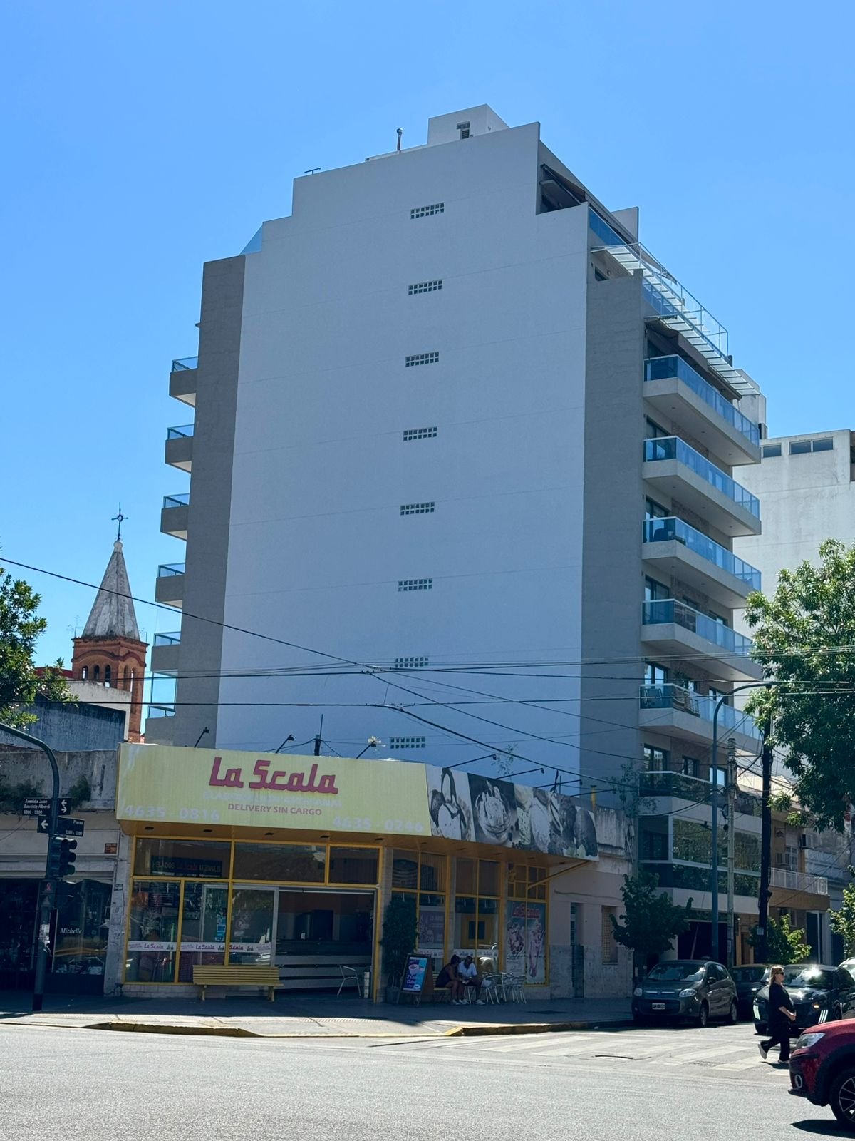 Vista frontal del edificio ICON